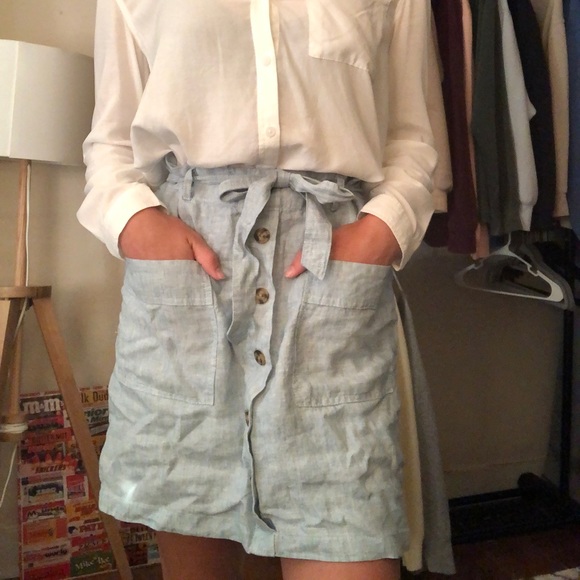 🐋This skirt is a must have for your closet🐋 - Picture 2 of 3